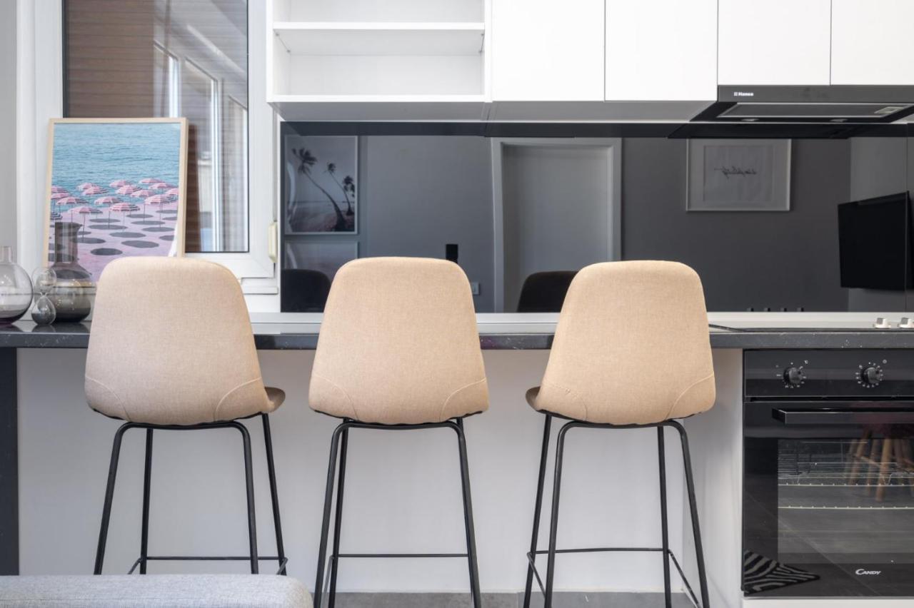 Minimalist Design Apartament In Magheru Bucarest Extérieur photo