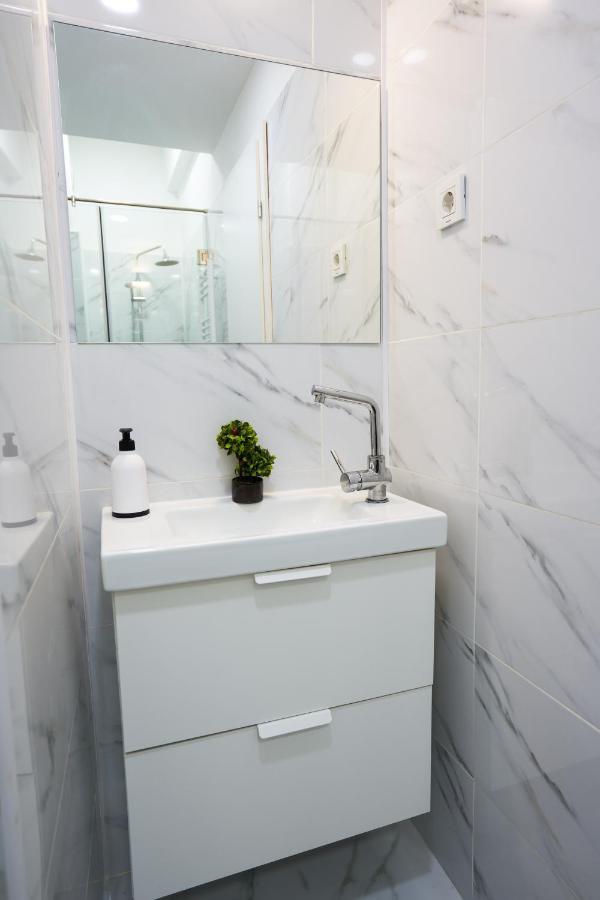 Minimalist Design Apartament In Magheru Bucarest Extérieur photo